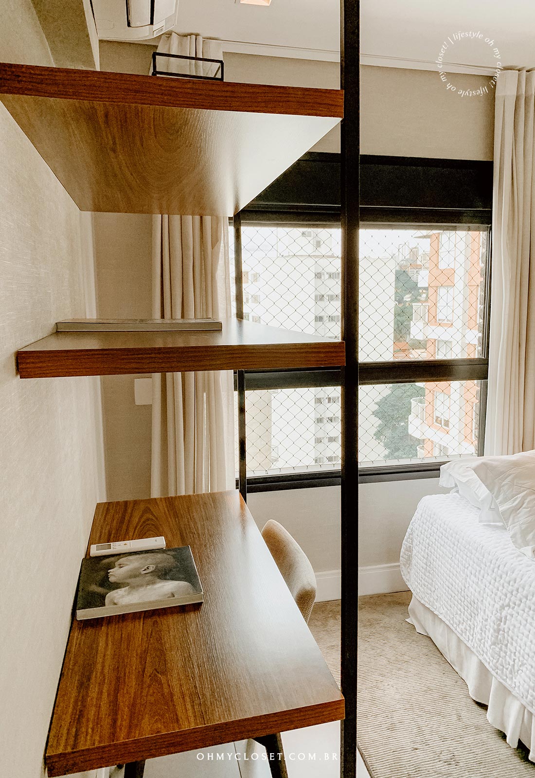 Quarto de solteiro e escritório apartamento Airbnb São Paulo.